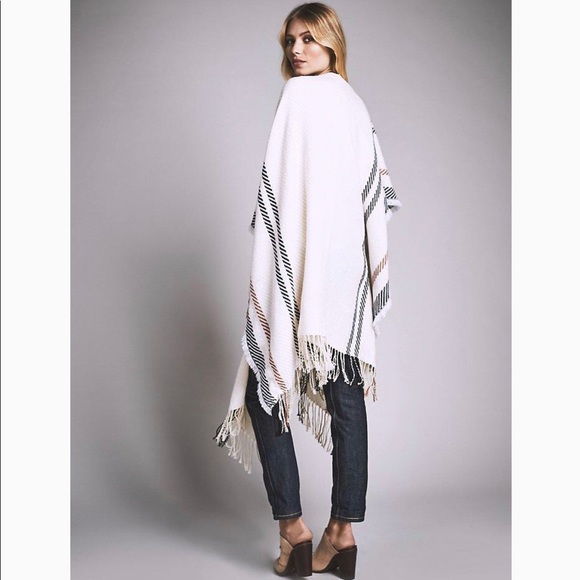 Free People Topanga Fringe Ruana poncho wrap NWOT - Picture 3 of 8